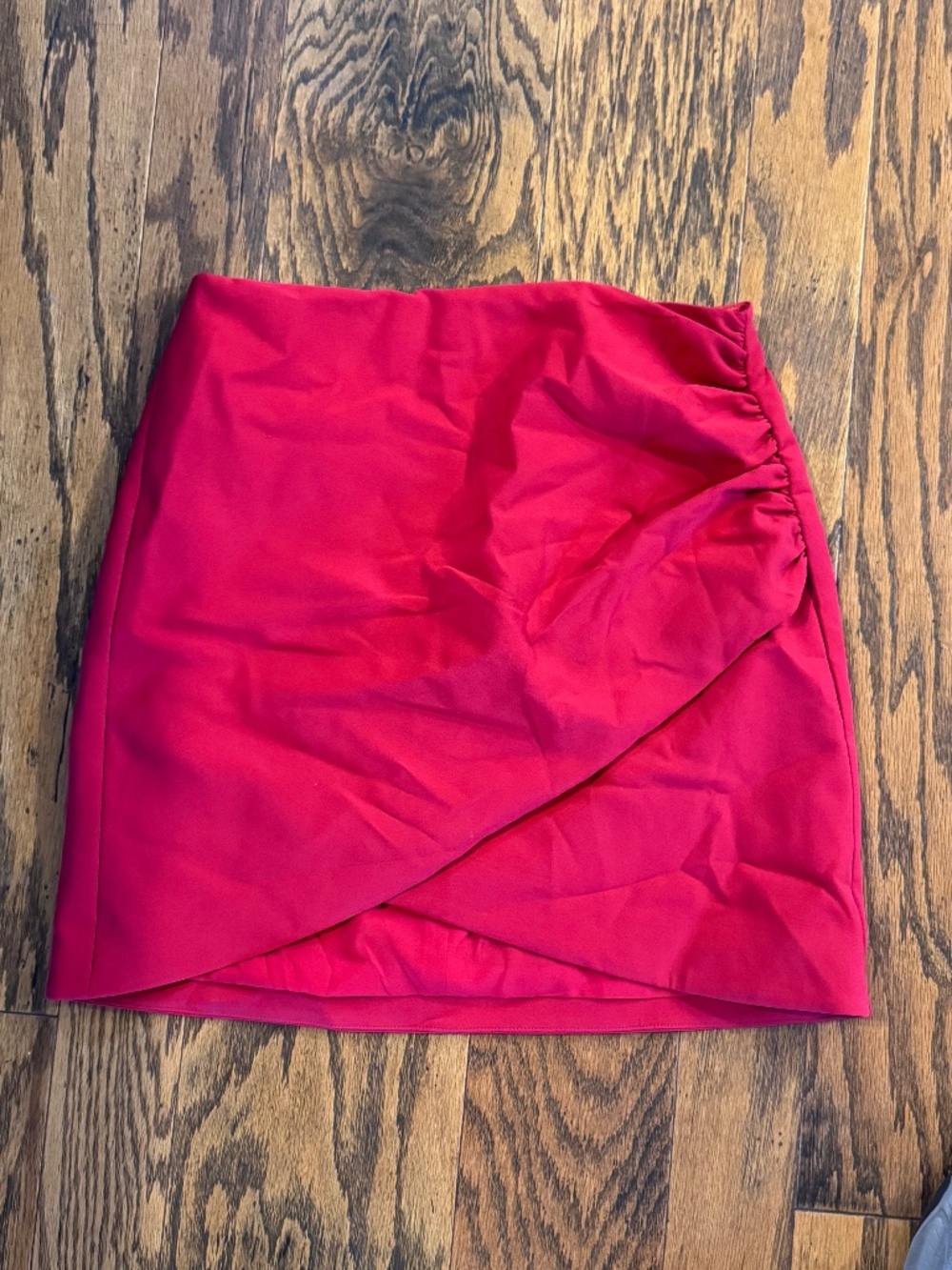 ALICE + OLIVIA Red Ruched Tulip Wrap Mini Skirt 2 = XS Exposed Back Zipper A+O